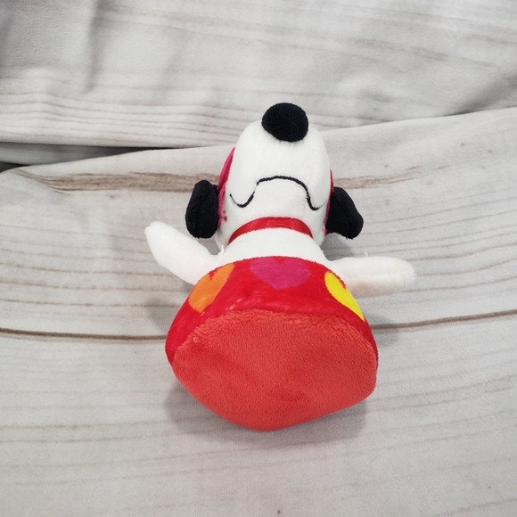 Hallmark Peanuts Snoopy Valentine Zip Along Plush Toy Puppy Love 5 Inch 2023 - Picture 4 of 9